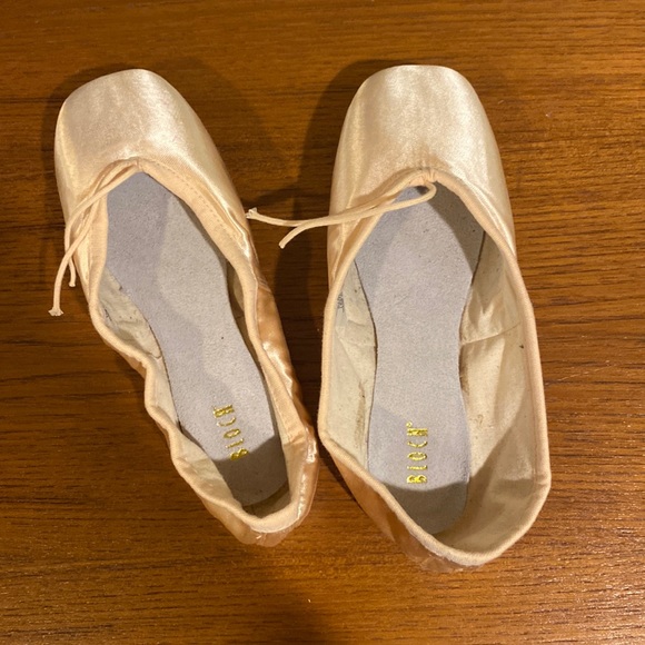 Bloch Pointe Shoes - Picture 1 of 4